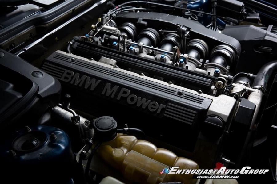Моторный отсек BMW M5 Touring (Avus Blue) (WBSHJ91070BL01767) (E34) 1994 года  (фото 6 из 100)
